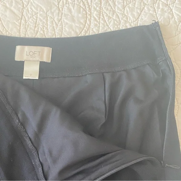 Women’s LOFT Black Ruffled Mini Skirt - size 0 - Picture 2 of 12